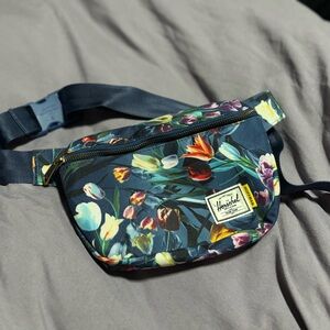 Herschel Floral Fanny Pack (Hoffman Series)